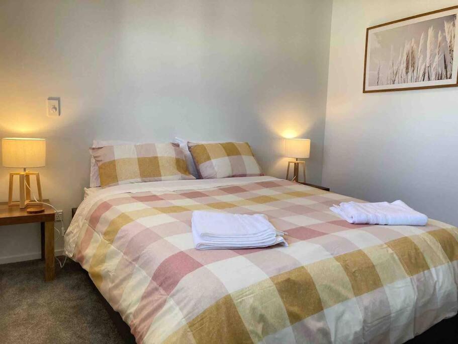 Cheerful 2 Bedroom Townhouse In Addington! Christchurch Eksteriør billede