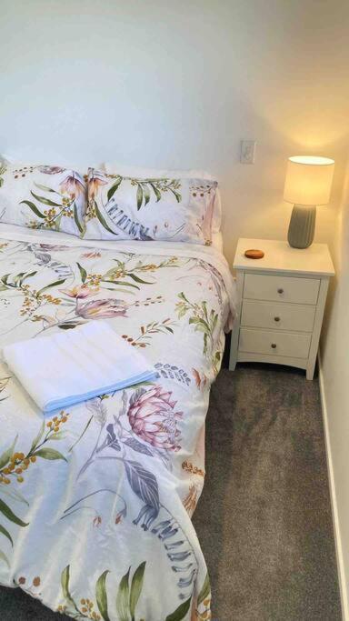 Cheerful 2 Bedroom Townhouse In Addington! Christchurch Eksteriør billede