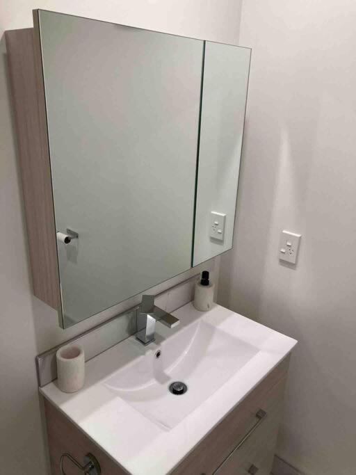 Cheerful 2 Bedroom Townhouse In Addington! Christchurch Eksteriør billede