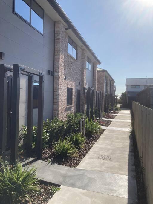 Cheerful 2 Bedroom Townhouse In Addington! Christchurch Eksteriør billede