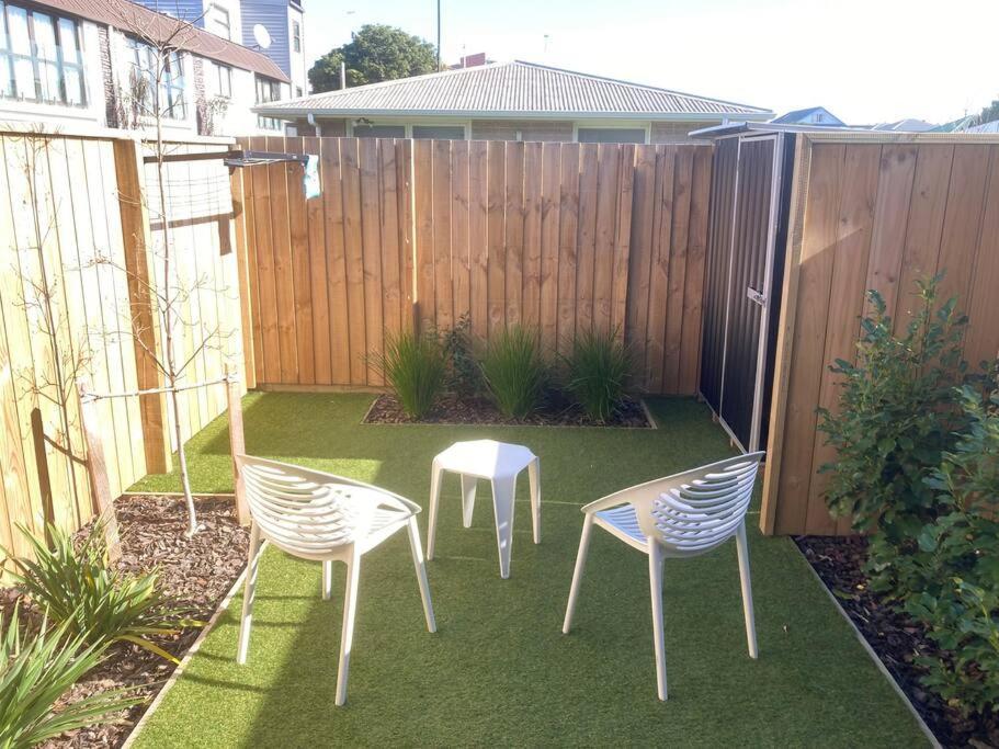Cheerful 2 Bedroom Townhouse In Addington! Christchurch Eksteriør billede