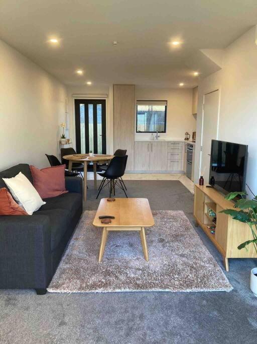 Cheerful 2 Bedroom Townhouse In Addington! Christchurch Eksteriør billede